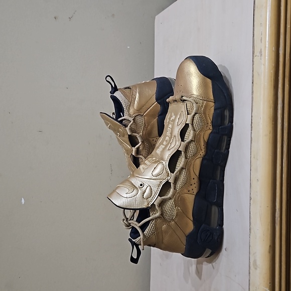 Sneakers - Picture 2 of 3